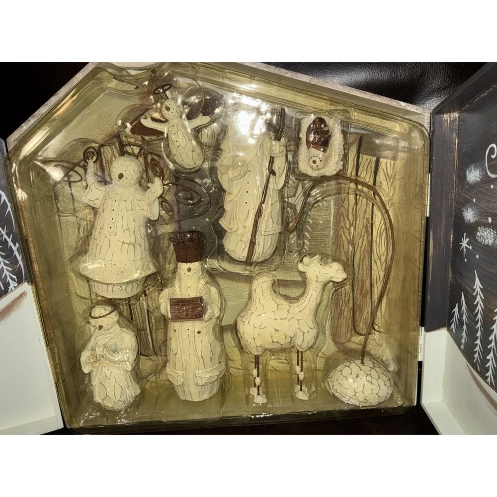 Flurryville Nativity‎ Living Quarters Snow Family Creche 8 Piece Christmas 14x14